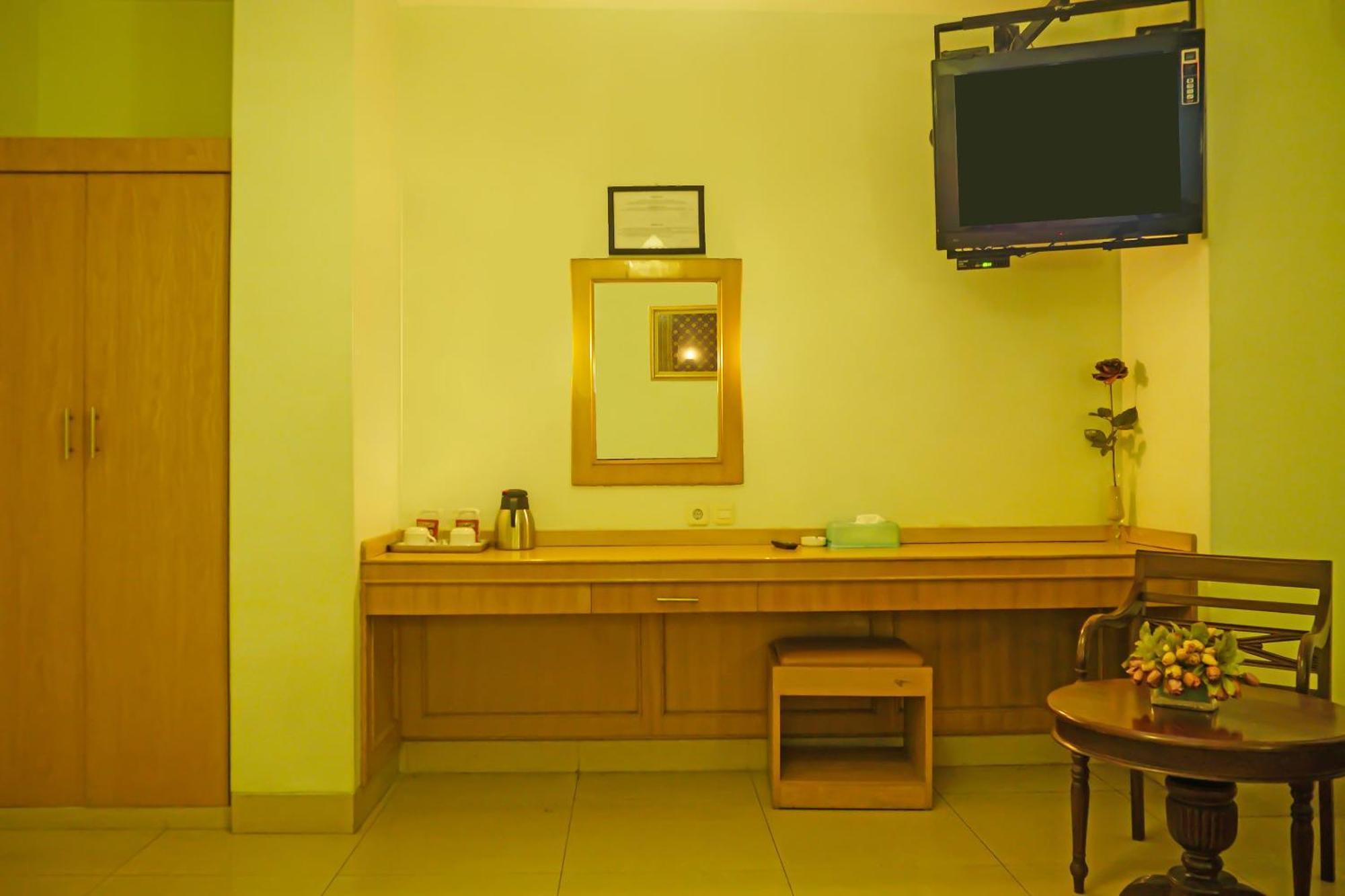 Super Oyo Collection O 92690 Hotel Limas Palembang Exterior foto