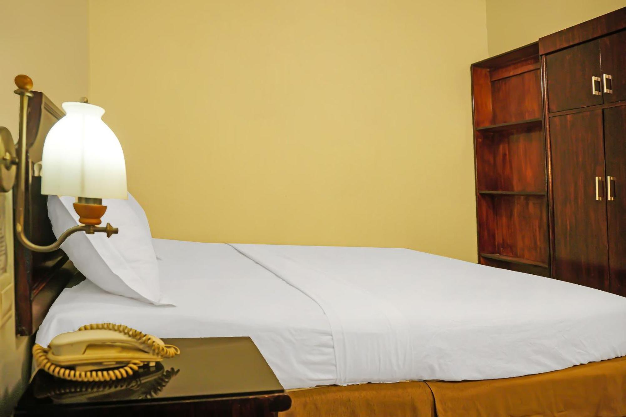 Super Oyo Collection O 92690 Hotel Limas Palembang Exterior foto